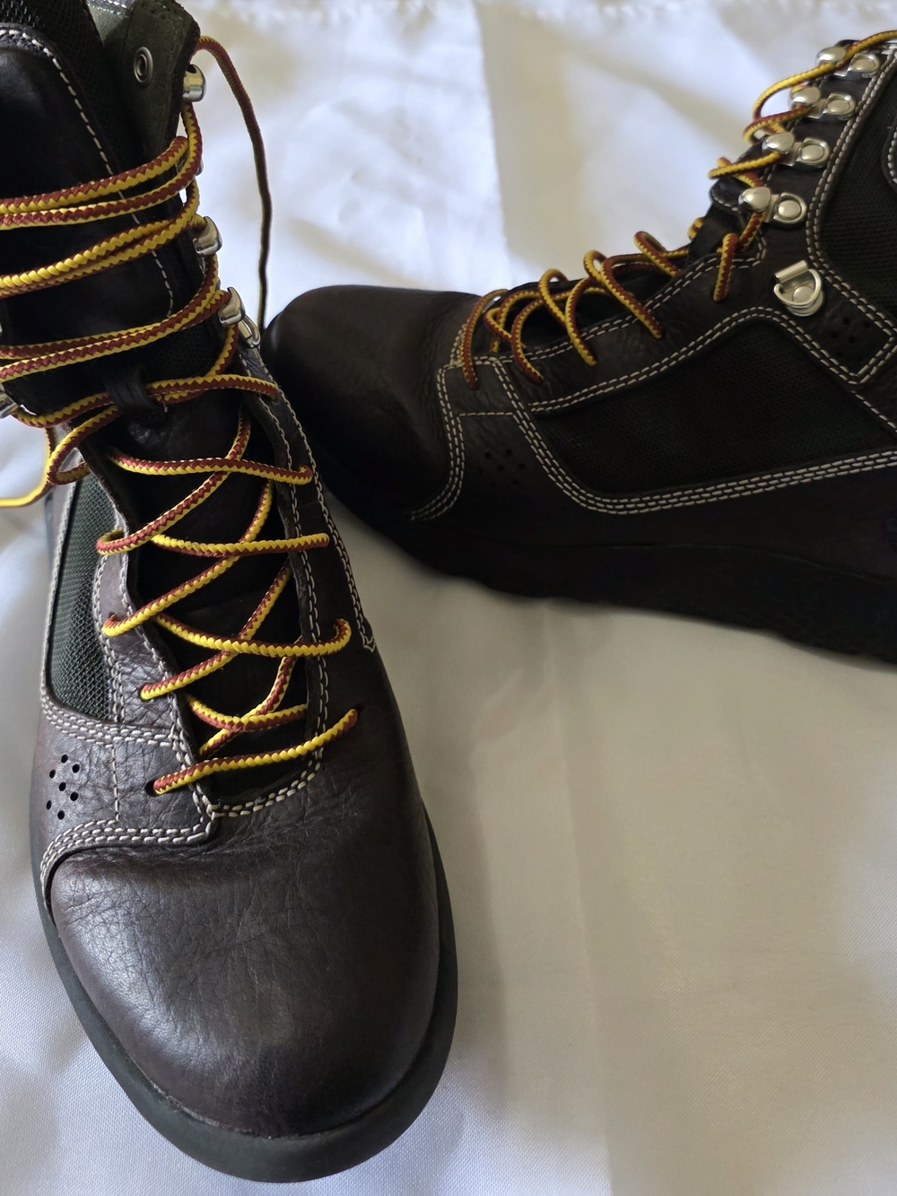 Timberland Brown Leather Hiking Boots with Yellow Accent Laces Men's Size 7.5 - Picture 2 of 2